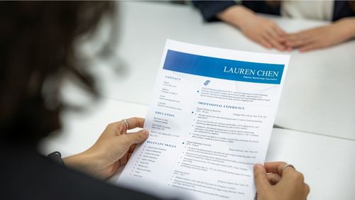 Resume Writing: Stand Out in 7 Minutes